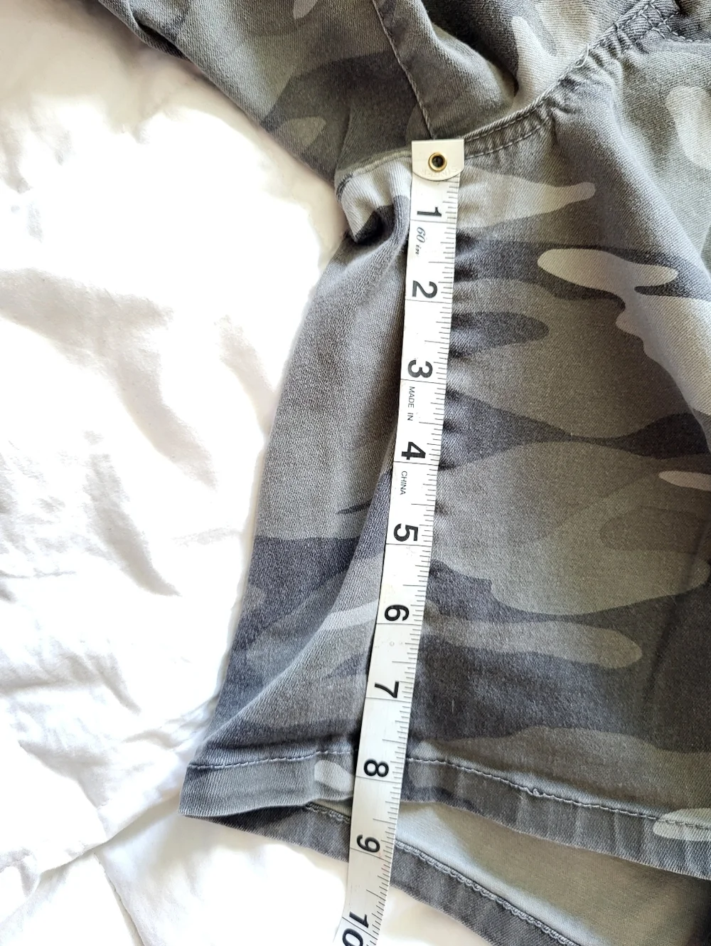 Democracy Sz 8 Camo Grey/Green  All Way Stretch Shorts - Picture 8 of 10